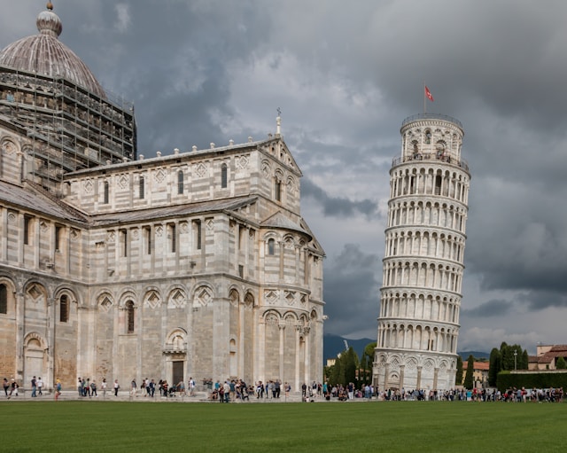 Stadt mit P: Bild vom schiefen Turm von Pisa