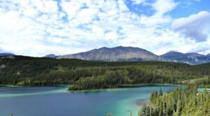 Kein Land mit Y: aber der wunderschöne Emerald Lake in Yukon, Kanada