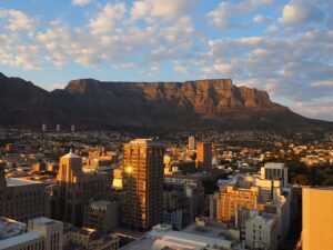 Länder mit S: Südafrika (Kapstadt mit dem Tafelberg)