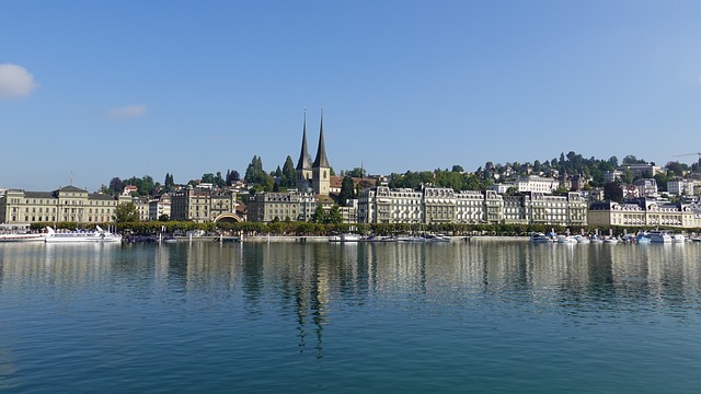 Gewässer mit V: Vierwaldstättersee